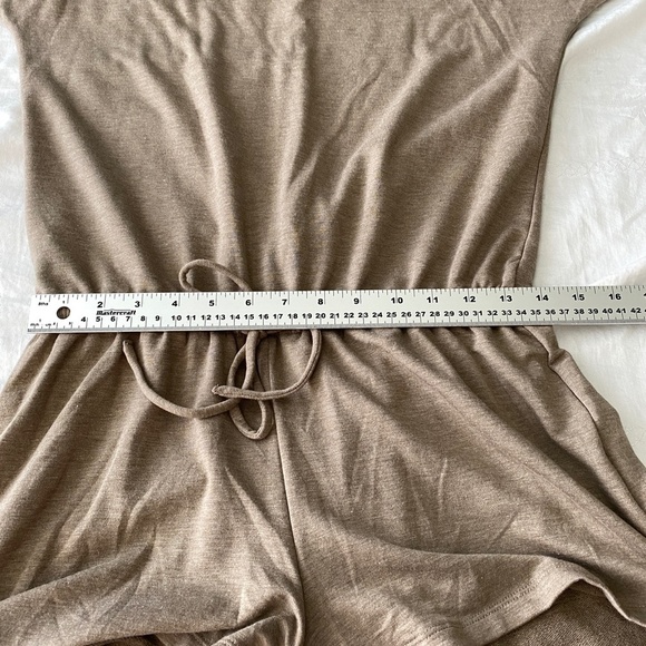 Old Navy Women's Beige 3/4 Dolman Sleeve Lightweight Romper Stretchy‎ Size Small - Picture 10 of 14